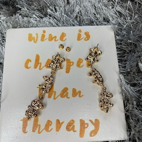 Metal gold texture earrings - Picture 8 of 12